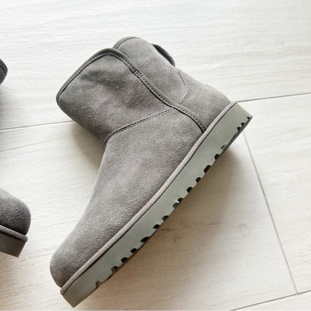 NEW UGG Cory II Genuine Shearling Lined Suede Boot in Charcoal Women's Size US 5 - Picture 3 of 5